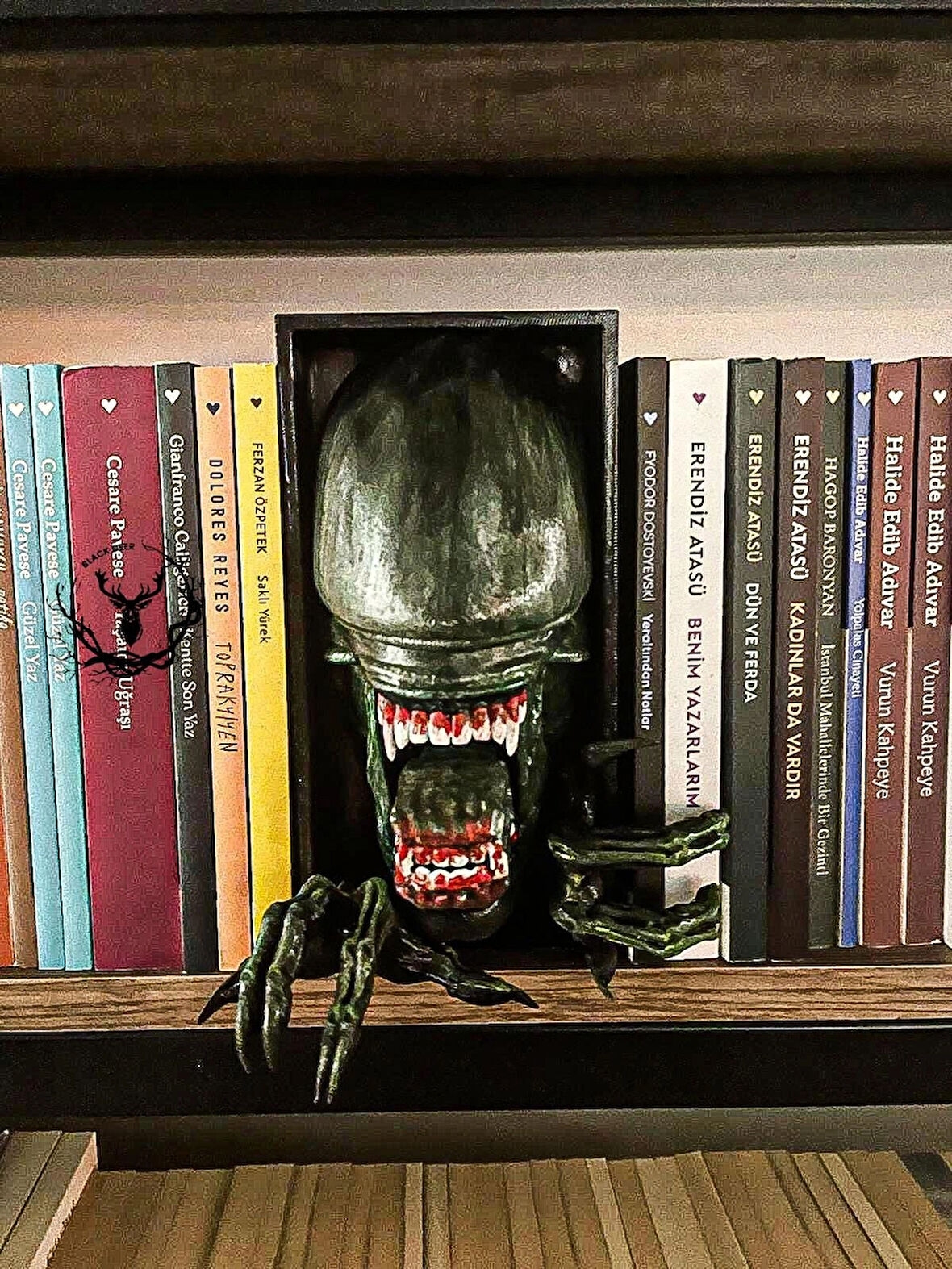 hayatvesanat Xenomorph / Kitaplık Figürü / Kitap Tutucu