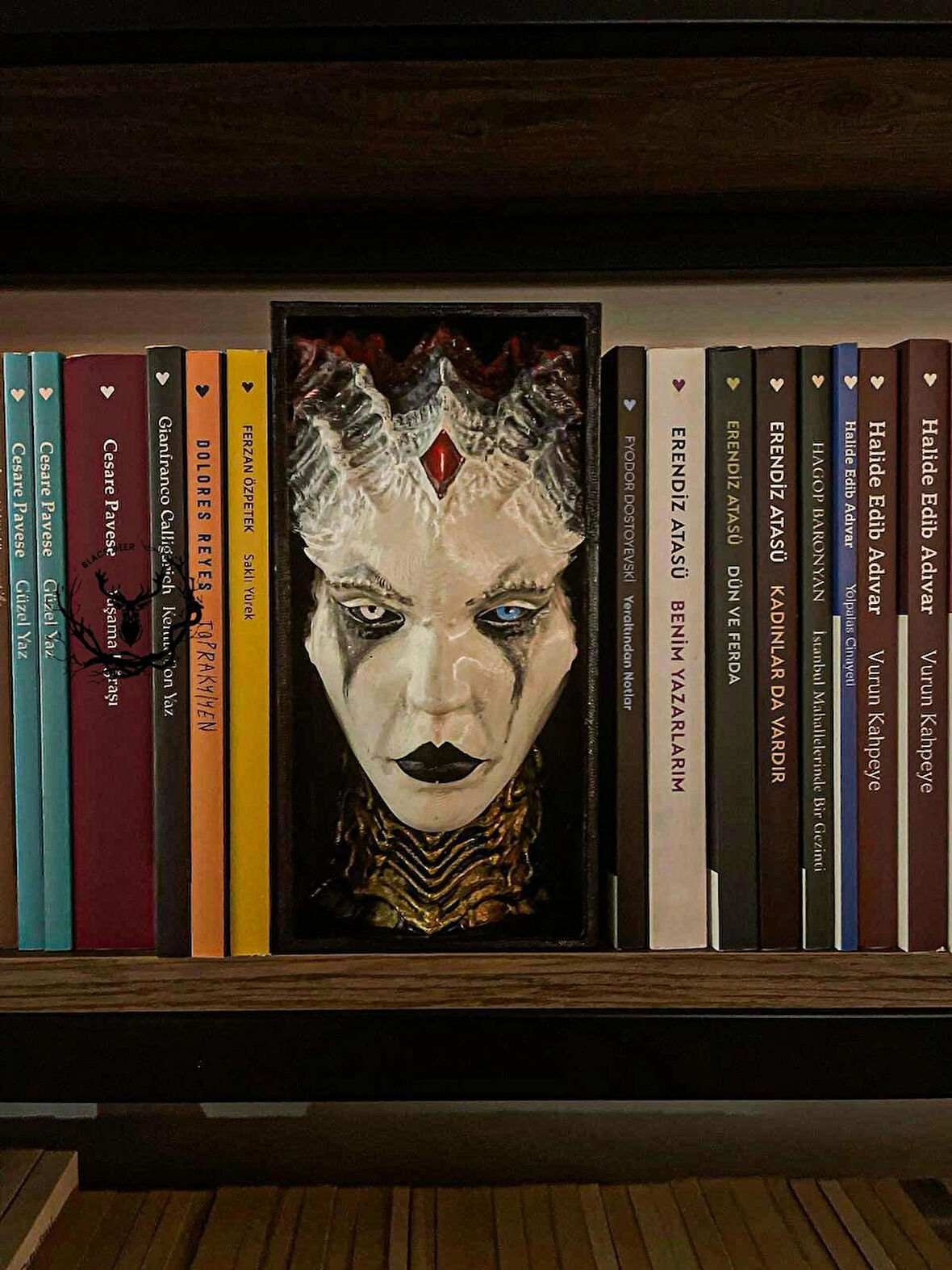 hayatvesanat Lilith / Kitaplık Figürü / Kitap Tutucu