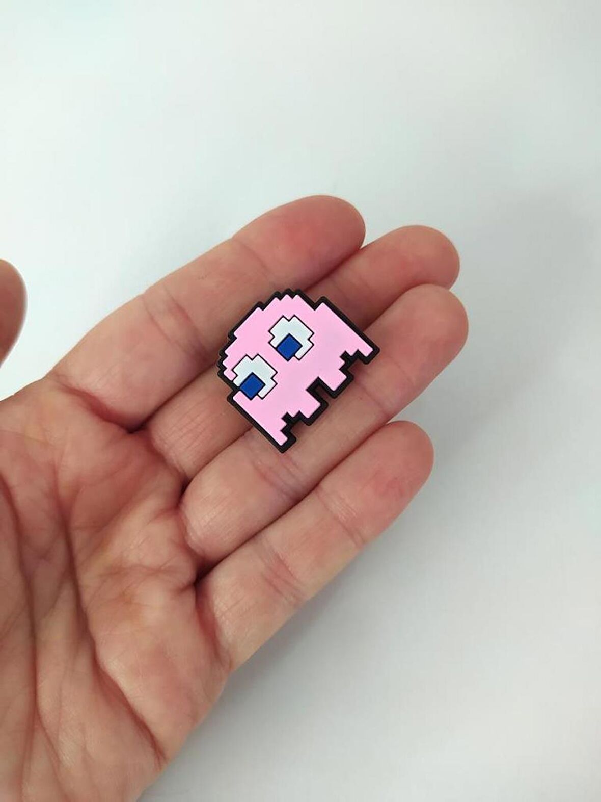 Terlik Ayakkabı Sandalet Tokası Pac Man Pinky  1 Adet Silikon Kız Erkek Aksesuar Hediye  