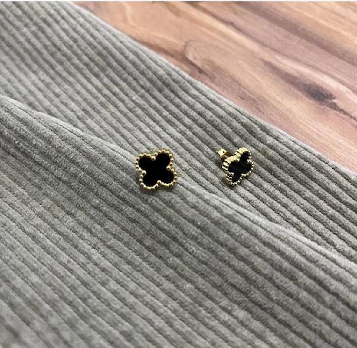 Yonca küpe 2024 yeni yüksek kalite 316 L takı Dört Yapraklı 0.8 Mm Yonca Klasik Logo lüks Kadın parti takı