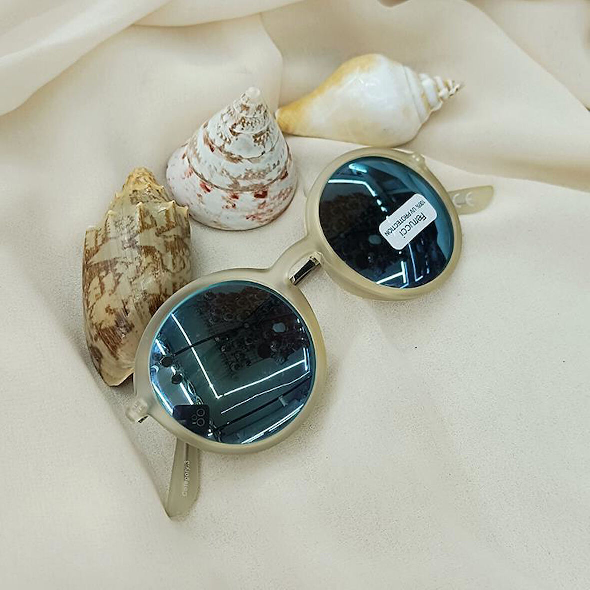 Gözlük Ferrucci 5615-C4 Kutusunda Kadın Güneş Gözlüğü