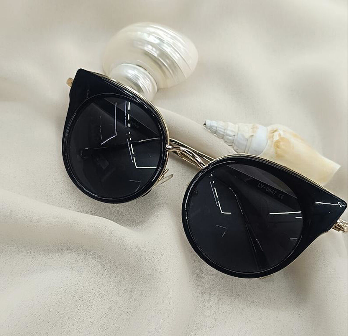 LV - 0847 Kadın Güneş Gözlüğü Kutusunda