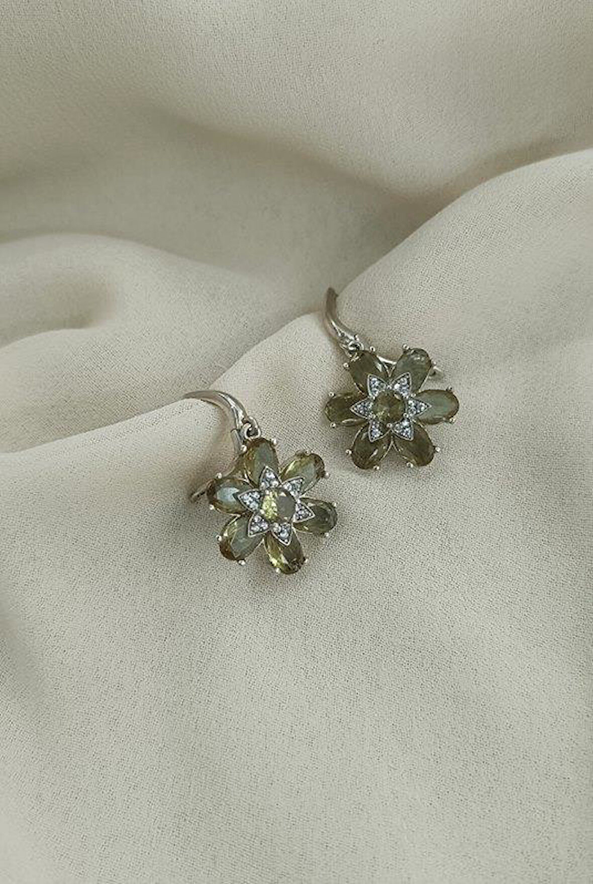 Küpe Zultanit Çiçek 925 Ayar Gümüş Renk Değiştiren Sultanit Sallanır Küpe