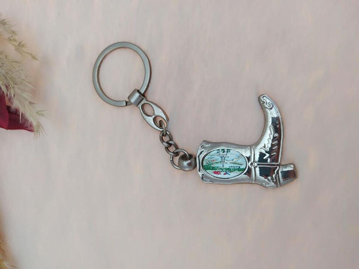 Metal Anahtarlık Türk Bayraklı Kemer Yazılı  Çizme Görünümlü