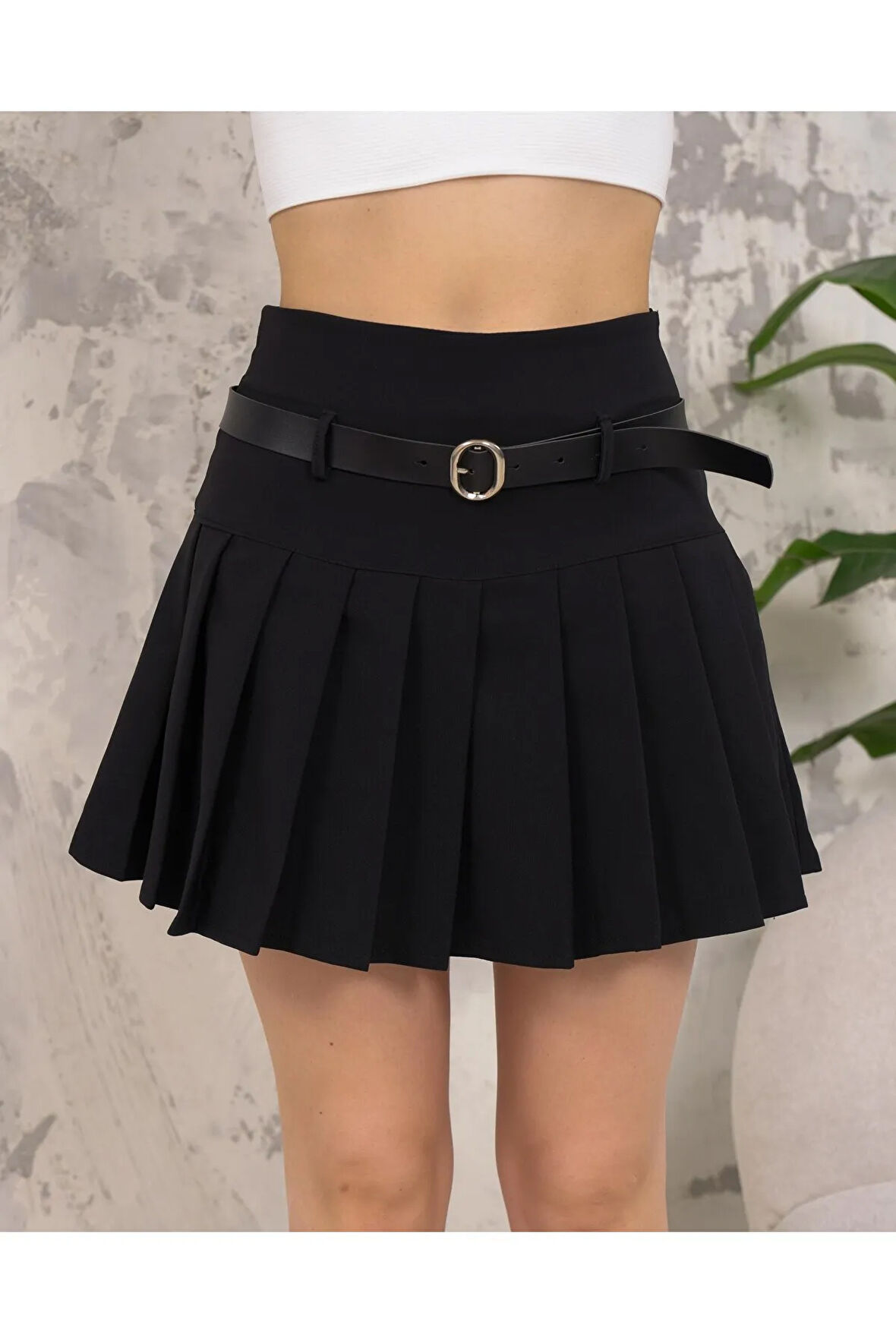 Kadın pileli siyah  renk etekli şort