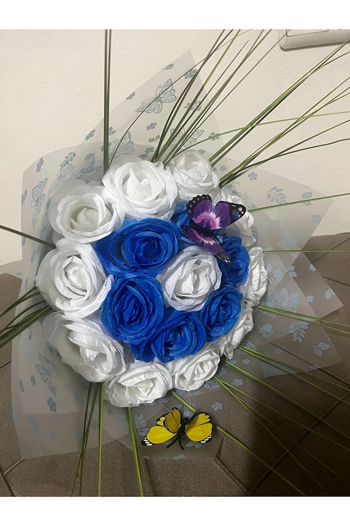 Mavi beyaz gül Buket’i