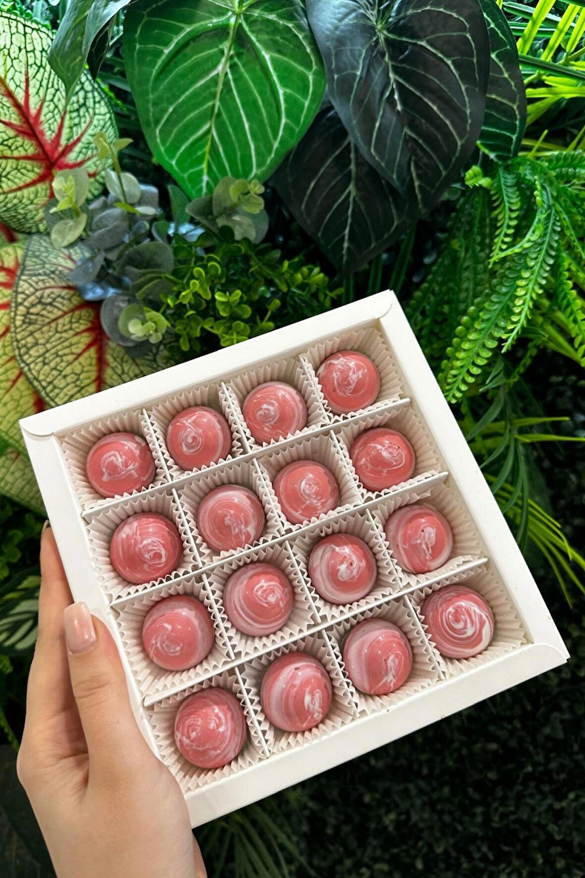 16'lı El Yapımı Belçika Çikolatası