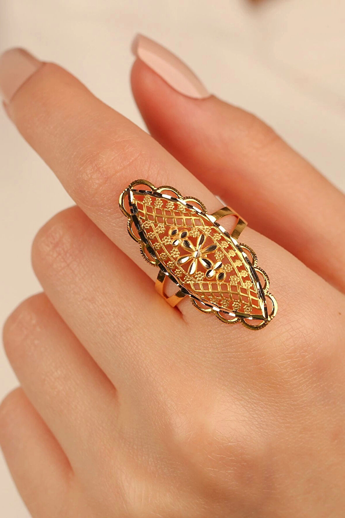 22 Ayar Rengi Yaldızlı Hint Model Altın Yüzük