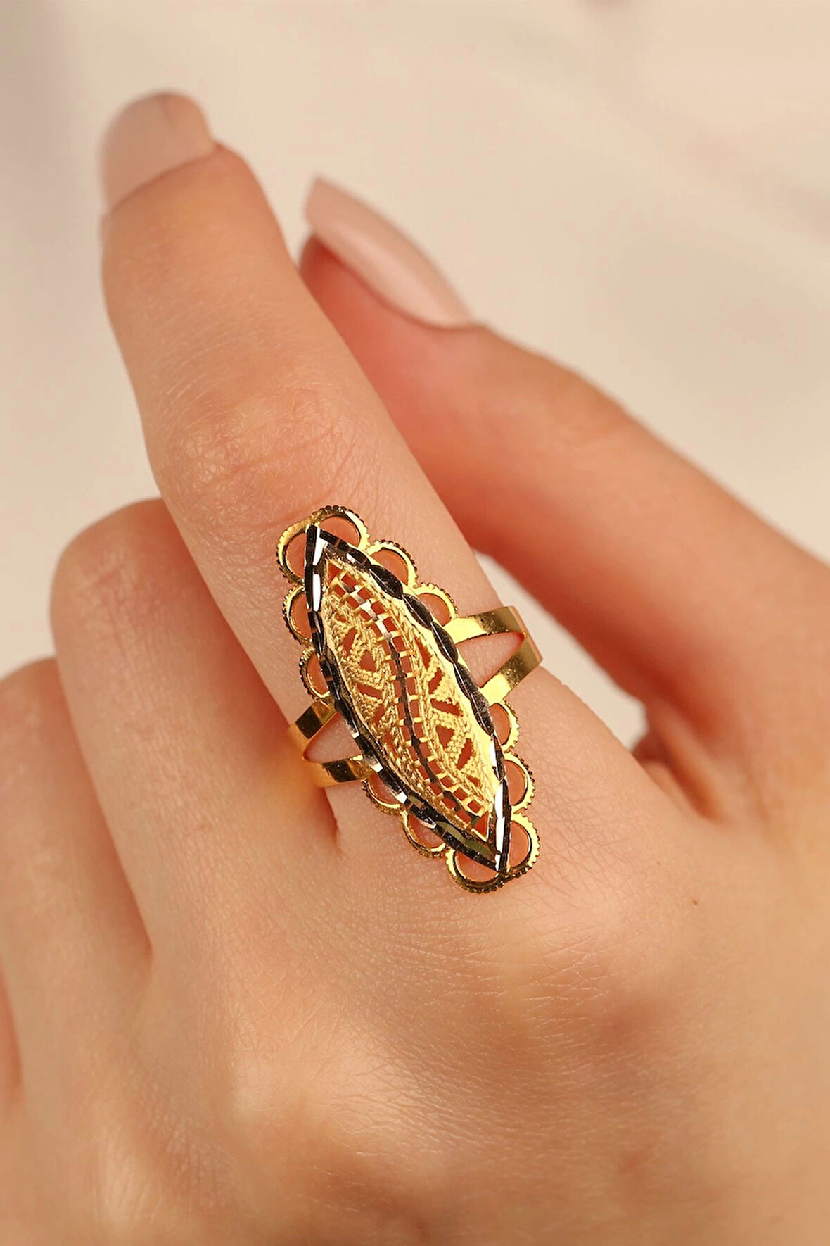 22 Ayar Rengi Yaldızlı Hint Model Altın Yüzük