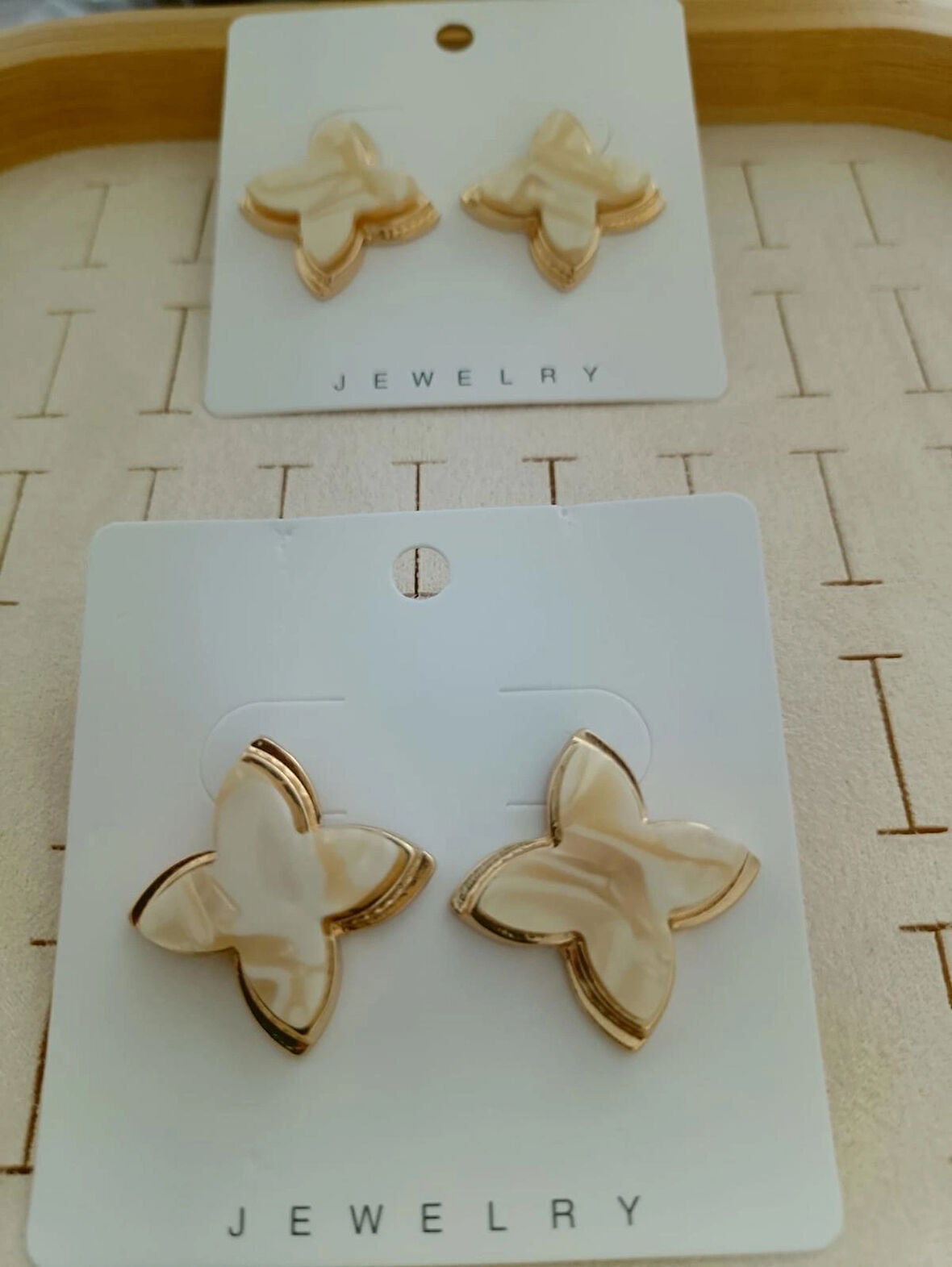 Gold Kenar Hareli Kemik Yonca Küpe