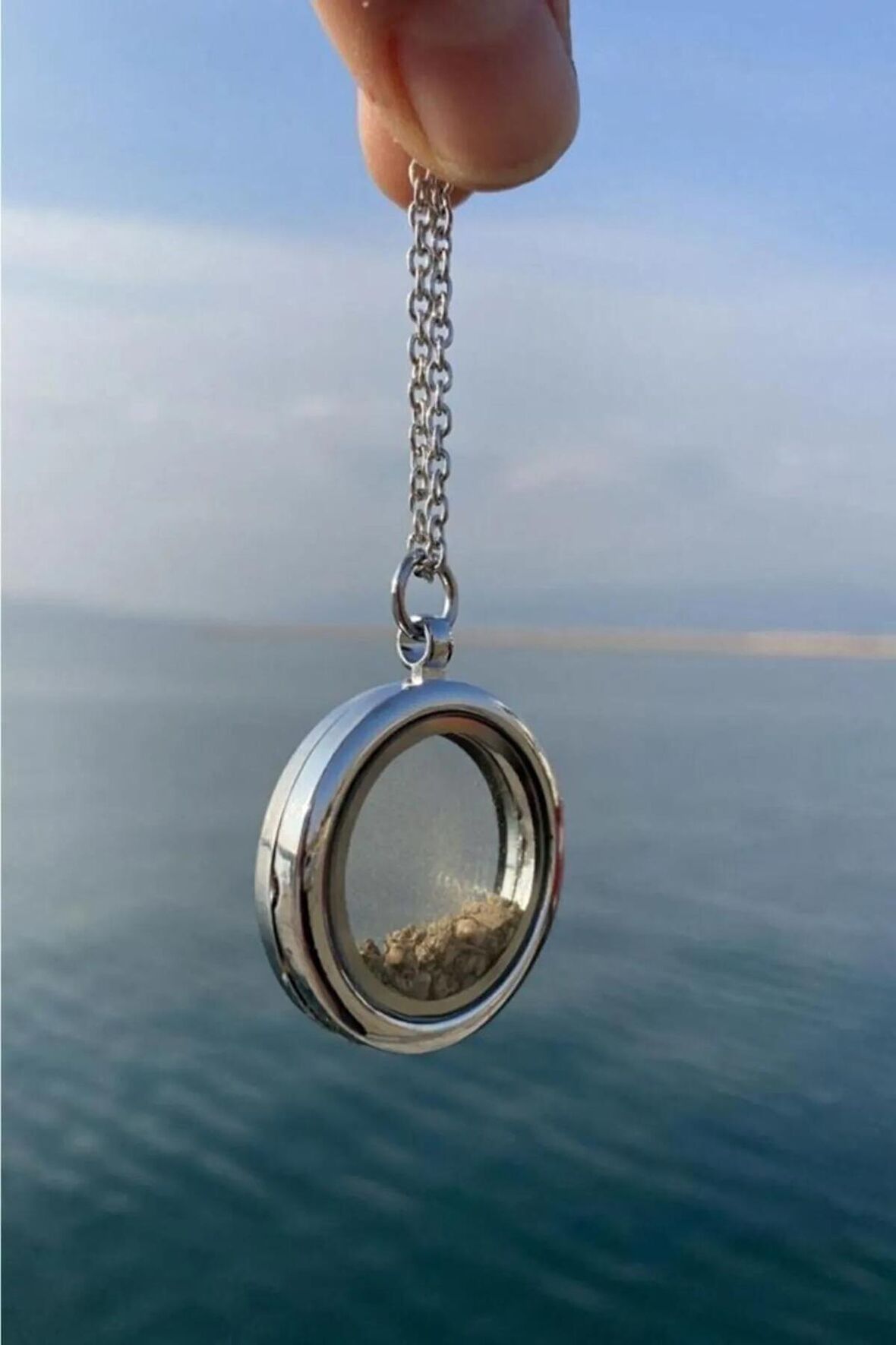 Gri Kapaklı Içi Açılabilir Cam Dilek Hediyelik Kolye
