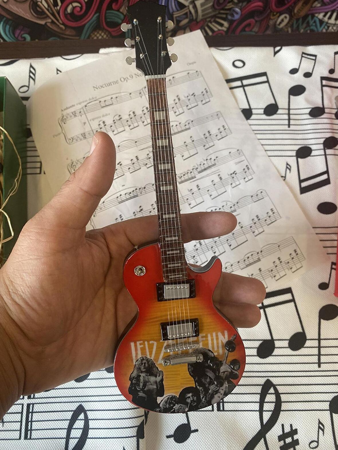 Elektro Gitar El Yapımı Ahşap Minyatür Hediyelik Biblo 25 cm 2 Led Zeppelin Jimmy Page