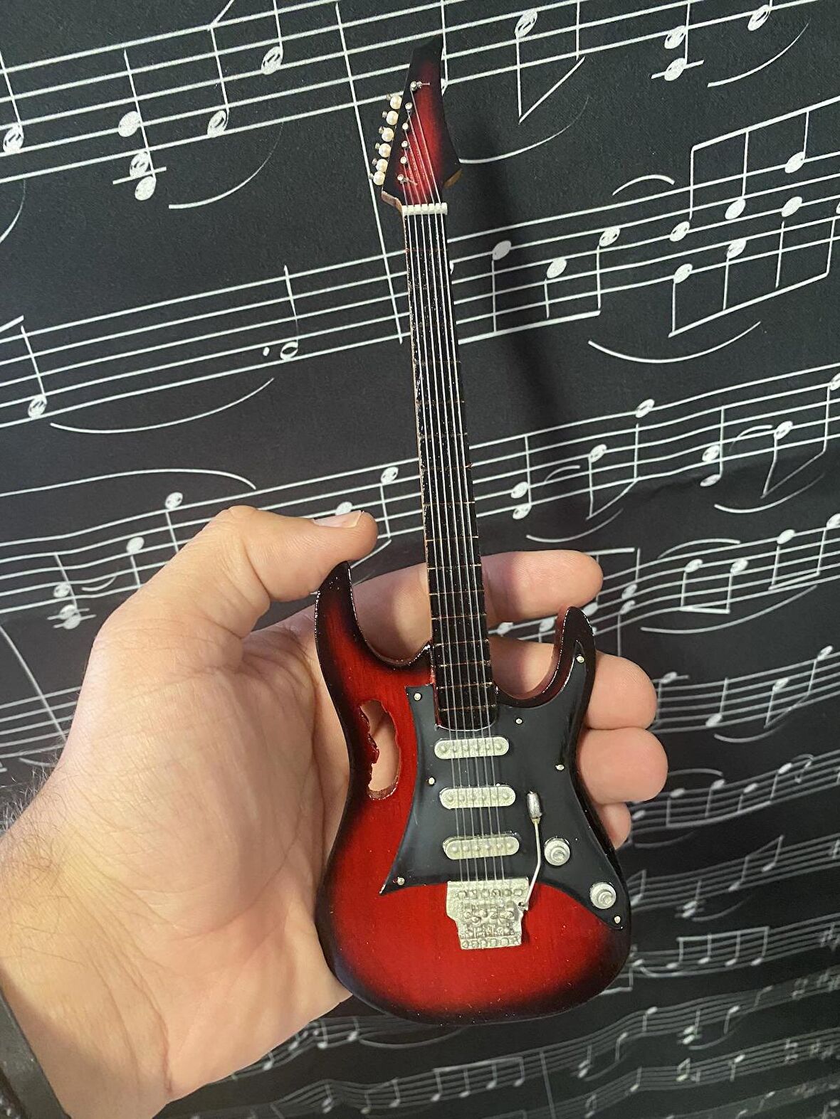 Elektro Gitar Kahve Renk El Yapımı Biblo Minyatür 25 cm