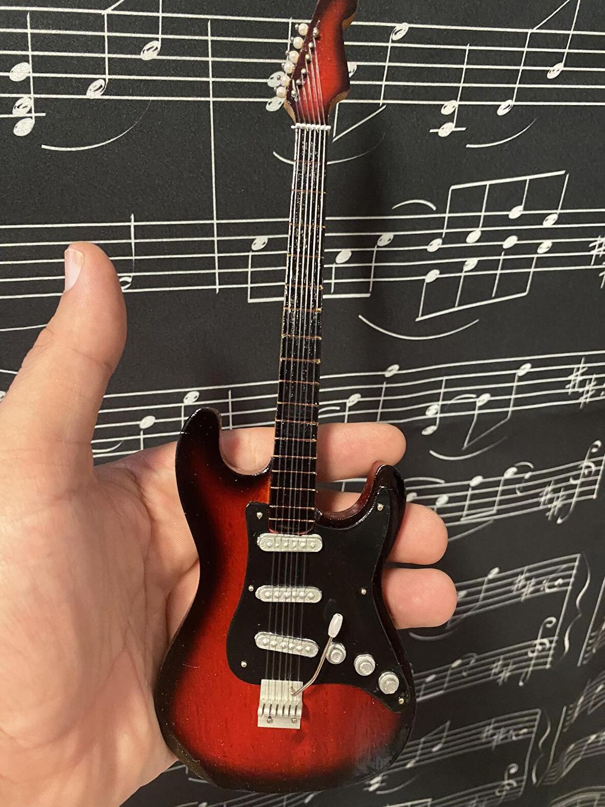 Elektro Gitar Kahve Rengi El Yapımı Biblo Minyatür 25 cm 3D
