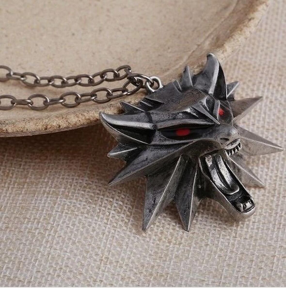 Witcher Kurt Renkli Göz Renkli 3 Boyutlu Siyah Çelik Kolye 