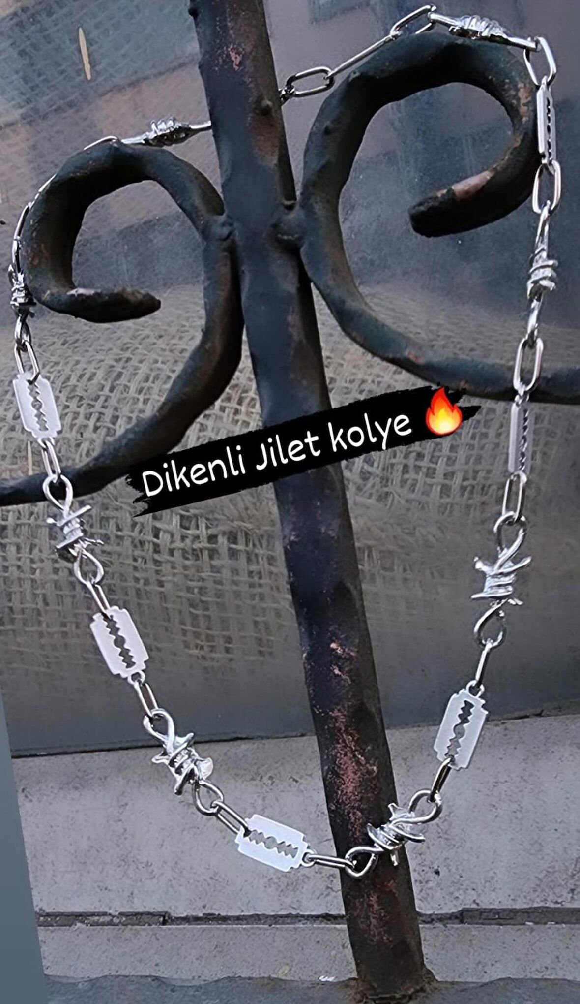 Herşey Nota Jiletli Kolye