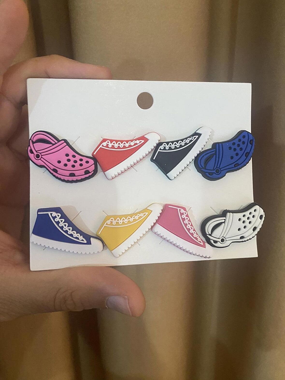 Converce ve Crocs Tasarımlı Crocks Terlik Süsü Jibbitz Crocs Aksesuarı 8 Adet 