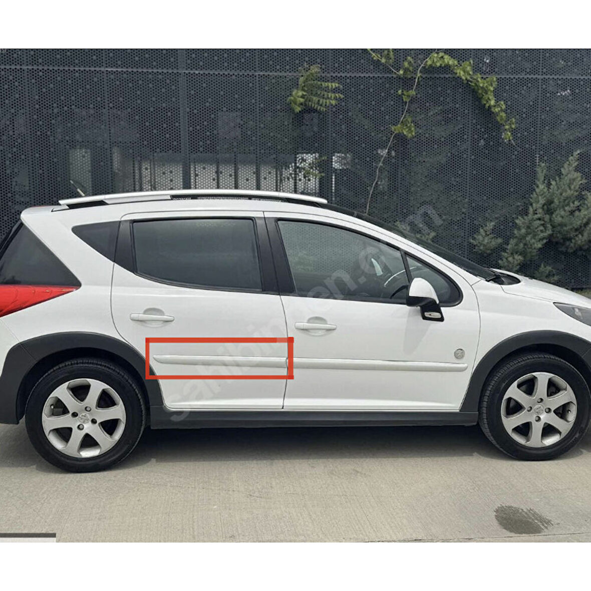 Peugeot 207 Station Wagon arka kapı menteşesi