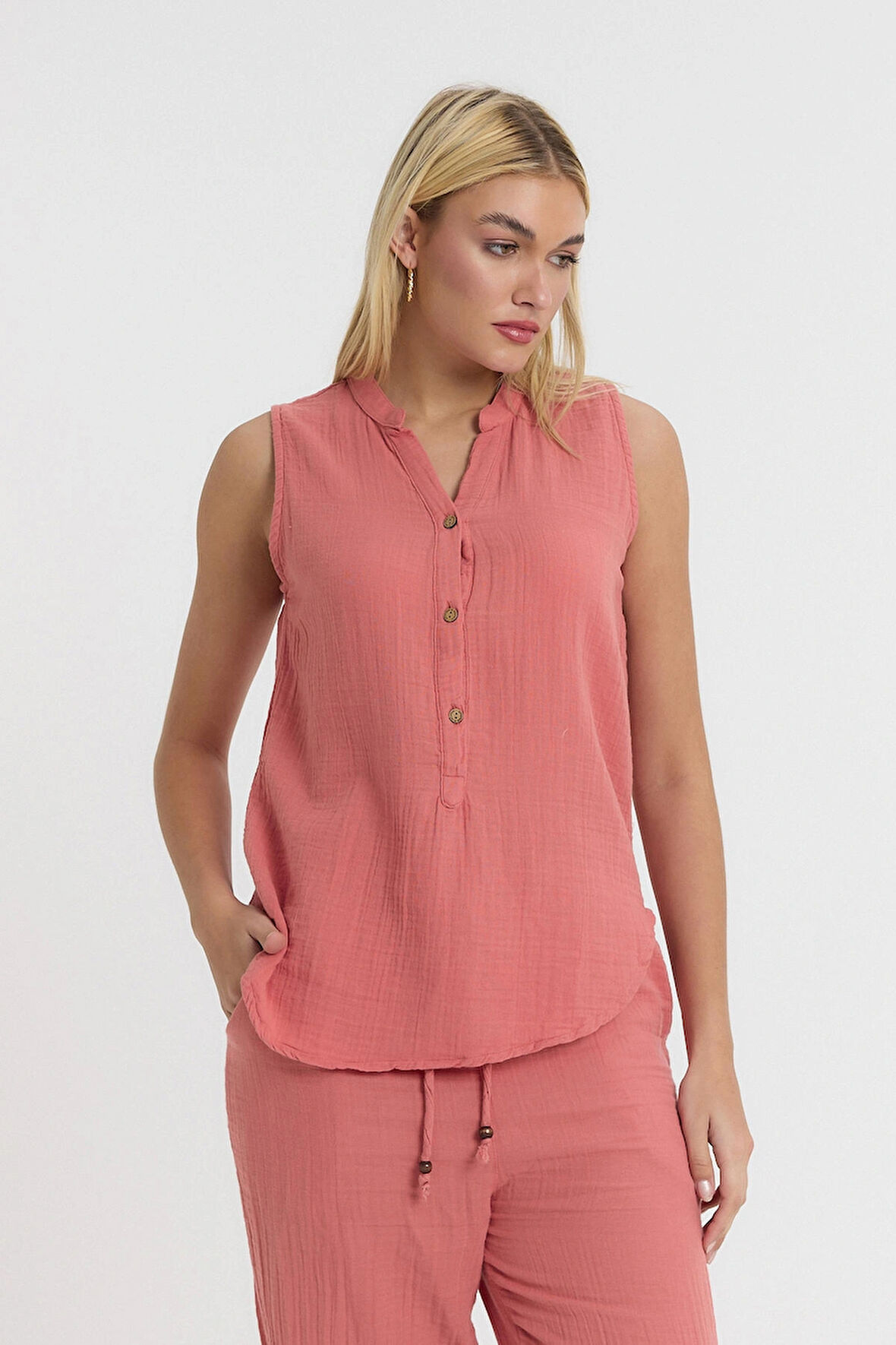 Müslin Hakim Yaka Sıfır kol Bluz -1070