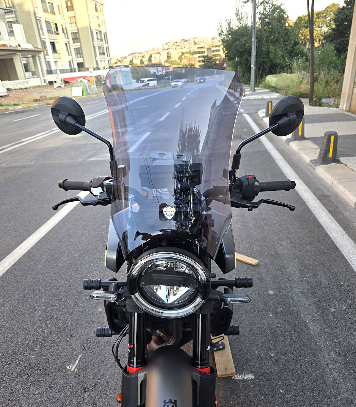 MOTOCAM KTM Husqvarna Svartpilen 250-401 Ön Cam 2020-2025 Model 47cm Füme Renkli 4mm