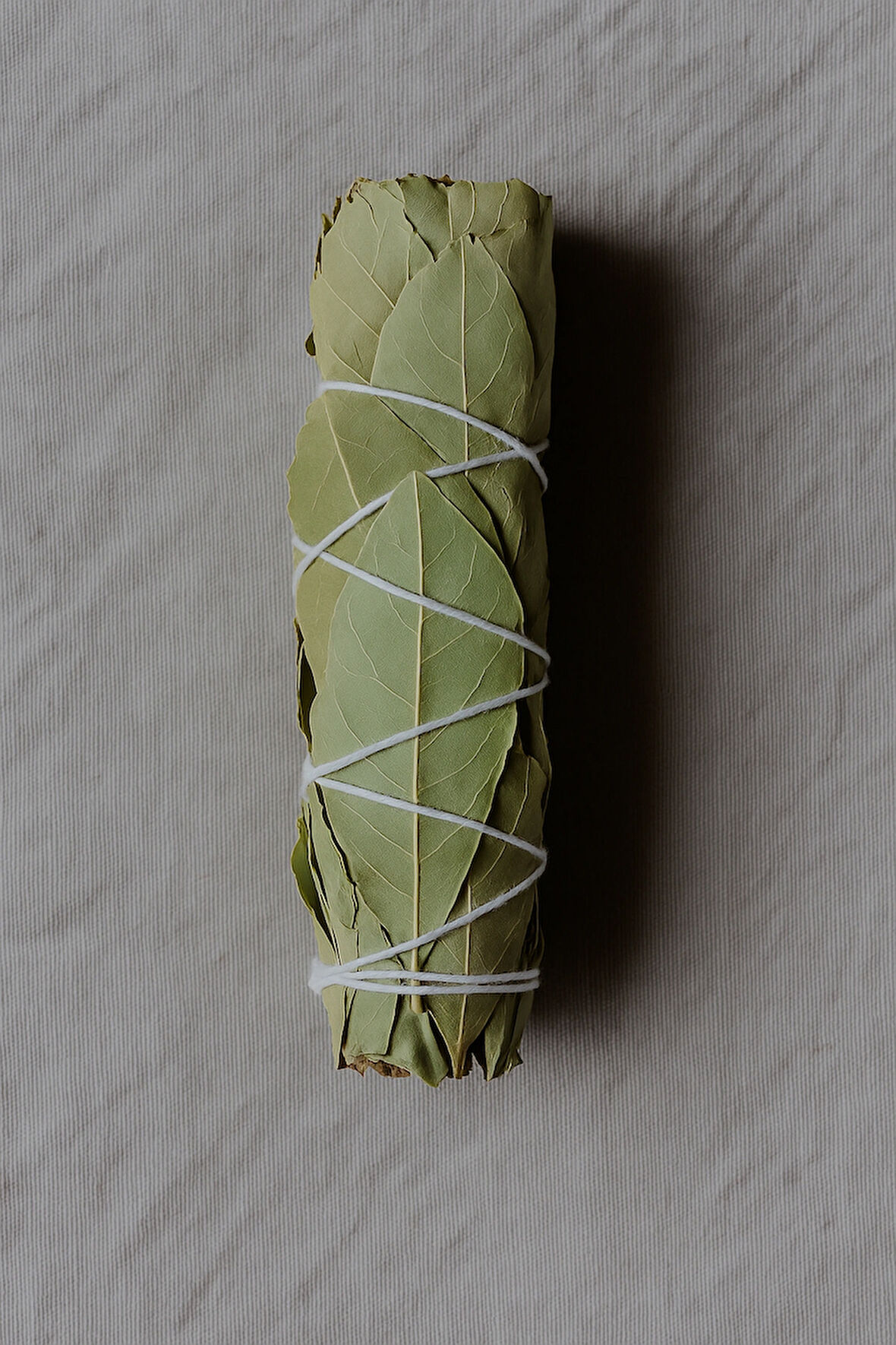 Doğal Defne Demet Tütsü | 15-18 cm 20-23 gr Kurutulmuş Bitkisel Tütsü | Katkısız ve El Yapımı Bay Leaf Demet | Yakılabilir Doğal Ürün
