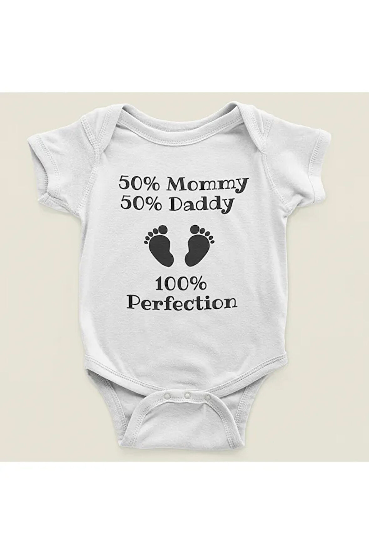 Tasarım %50 Anne %50 Baba %100 Mükemmellik Yazılı Yumuşak Unisex Çıtçıtlı Body Zıbın