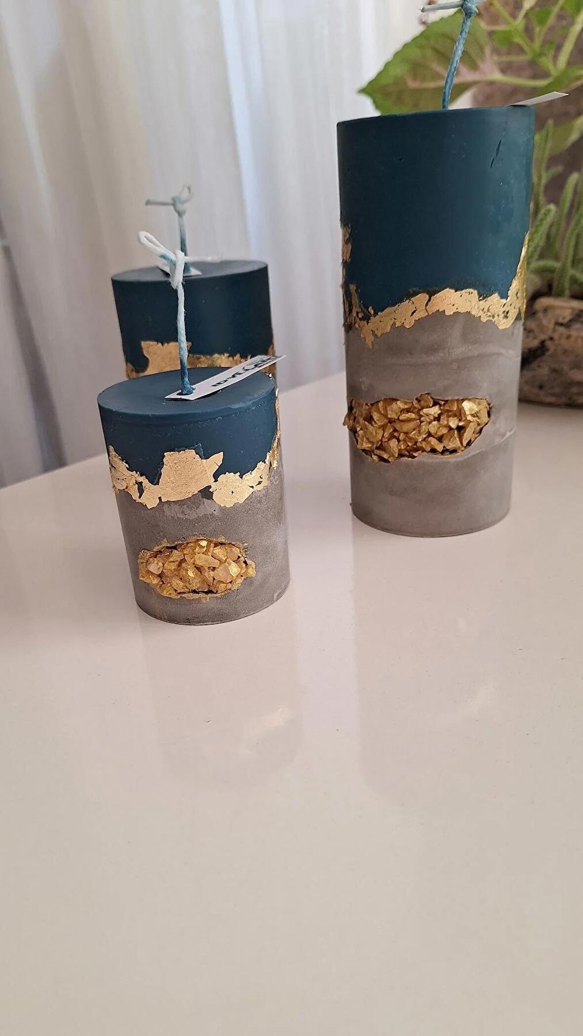 gold varak ve gold cam kırığı detaylı 3 lü beton mum