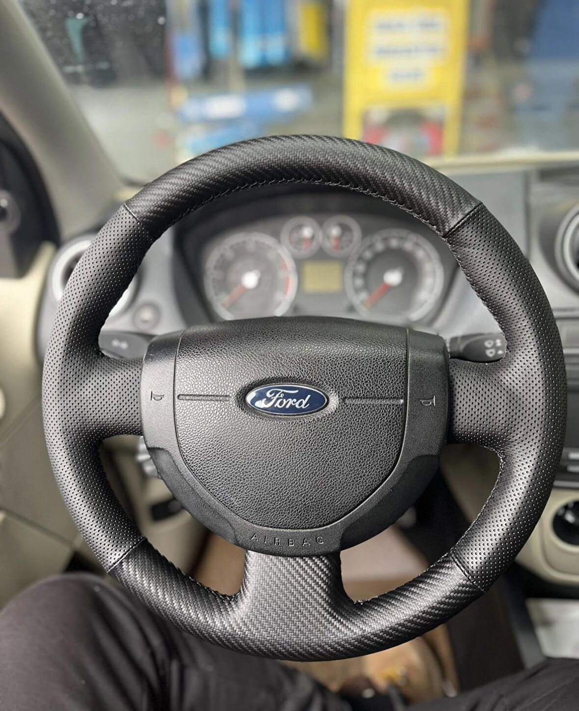 Ford Fiesta Cornect Fuison Uyumlu Direksiyon Kılıfı (Noktalı Karbon)