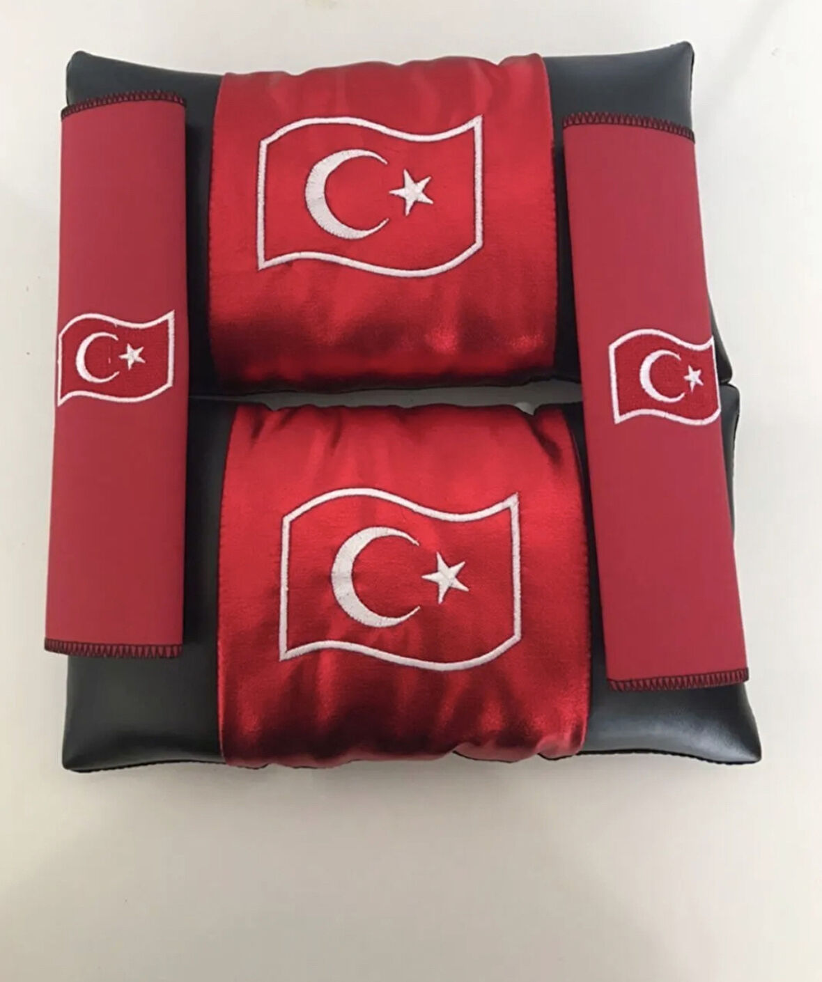 Türkiye Bayrak Uyumlu Nakışlı Deri 1 Çift Boyun Yastık Ve 1 Çift Kemer Pedi