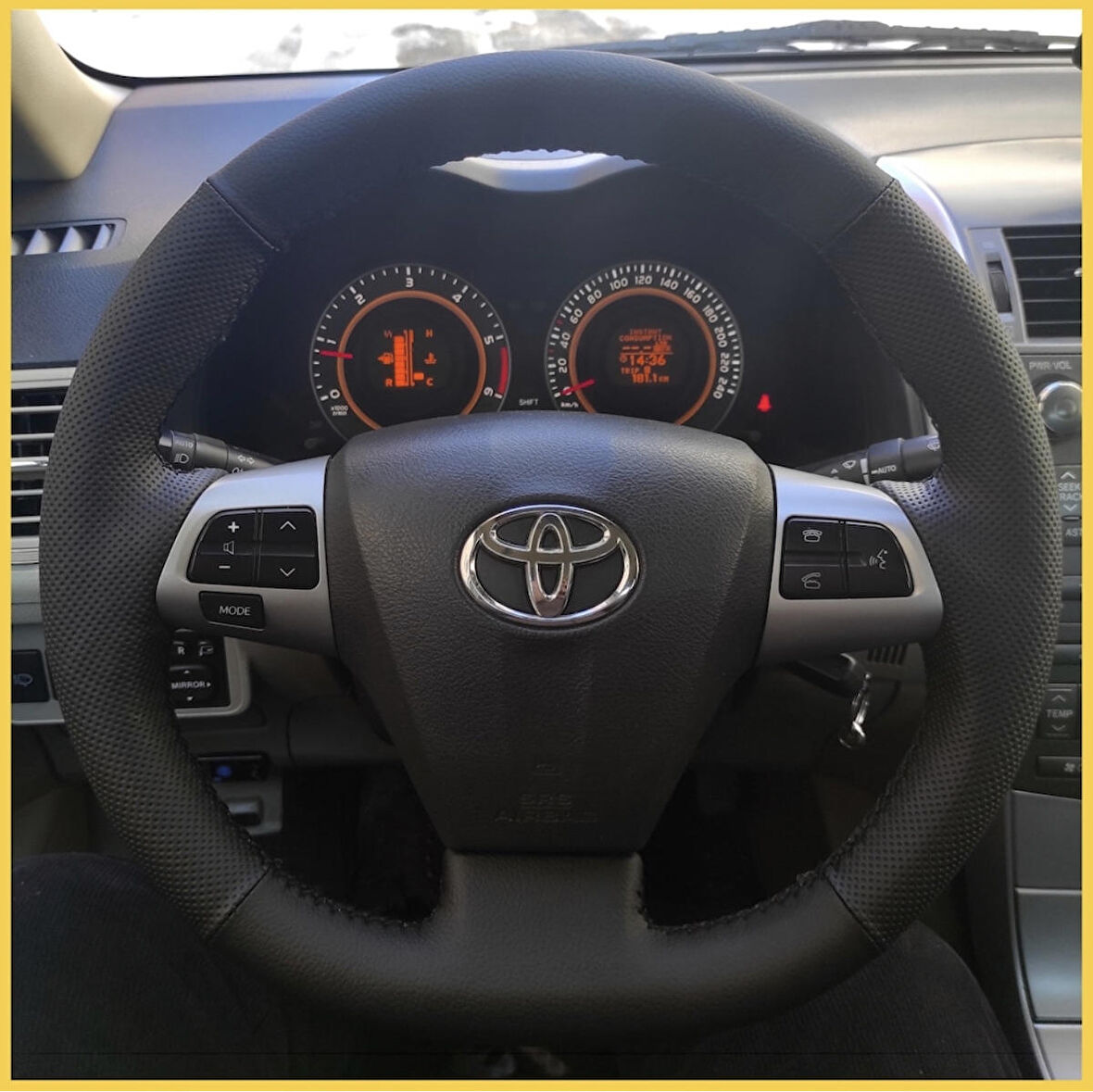 Toyota Corolla 2011-2012 Tam Uyumlu Direksiyon Kılıfı (Derisi Sökülmeden Yapılması Gerekiyor)