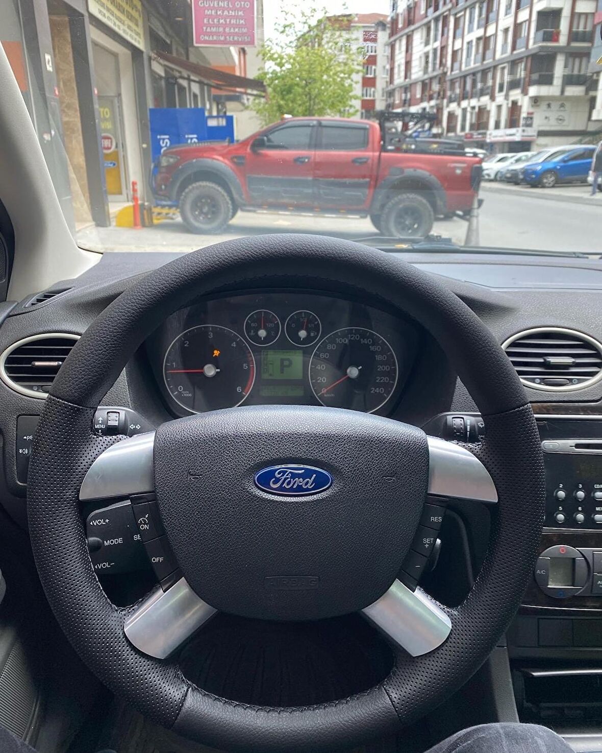 Ford Focus 2.5 Araca Özel Direksiyon Kılıfı (Derisi Sökülüp Yapılması Gerekiyor)