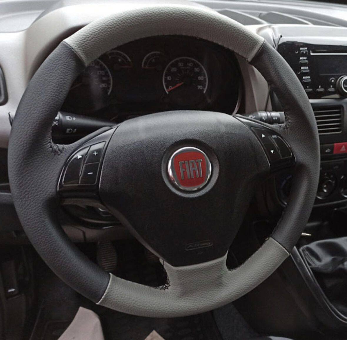 Fiat Linea Punto Araca Özel Direksiyon Kılıfı (Gri Mat)