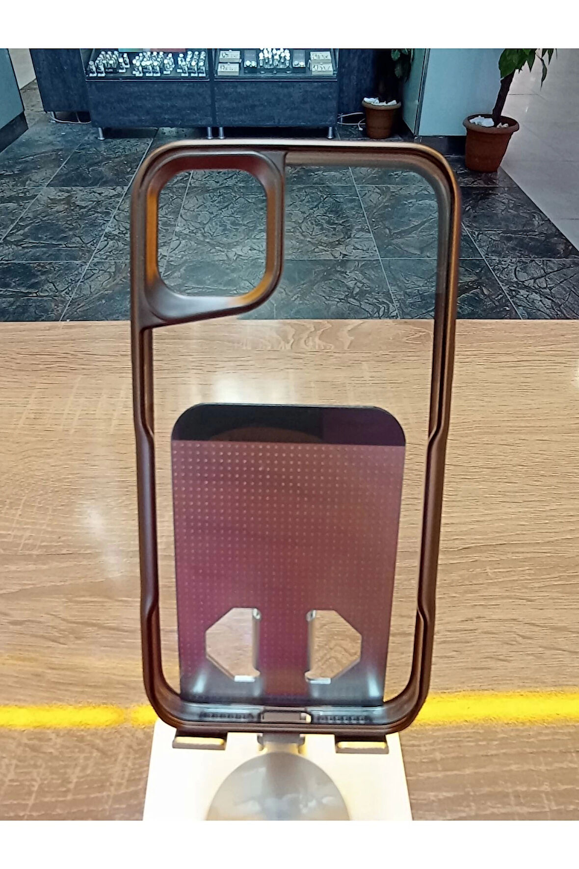 İPhone 11 Uyumlu Kamera Bölümü Estetik Metal Görünümlü Premium Darbe Korumalı Kapak