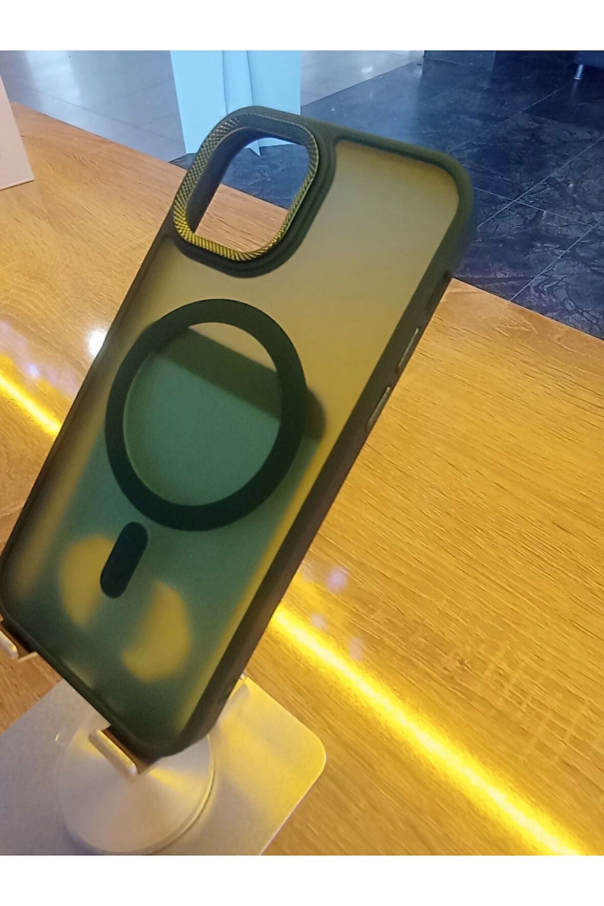 İPhone 11 Pro Uyumlu MagSafe Özellikli Kenarları Renkli Arka Yüzü Mat Darbe Emici Kılıf