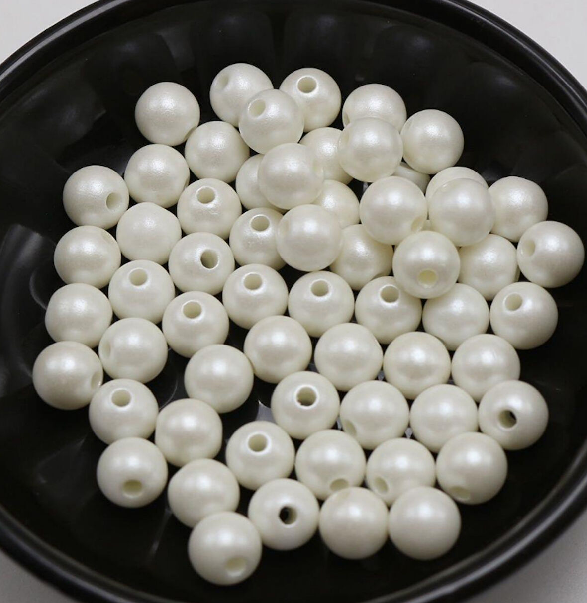 8 mm BEYAZ  PLASTİK DELİKLİ TAM İNCİ 100 GR