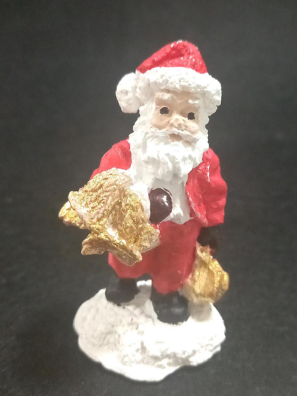 Elinde Torba Olan Silikon Kalıp