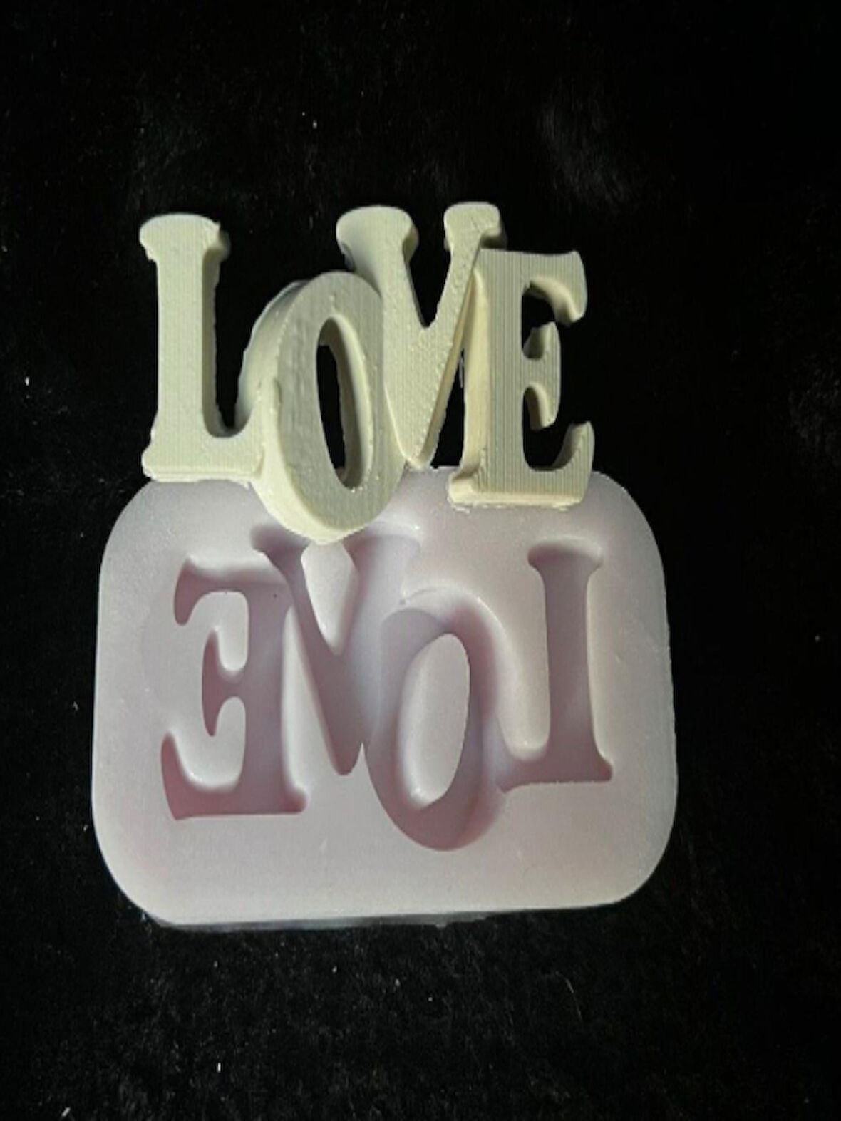 Geometrik love yazılı silikon kalıp