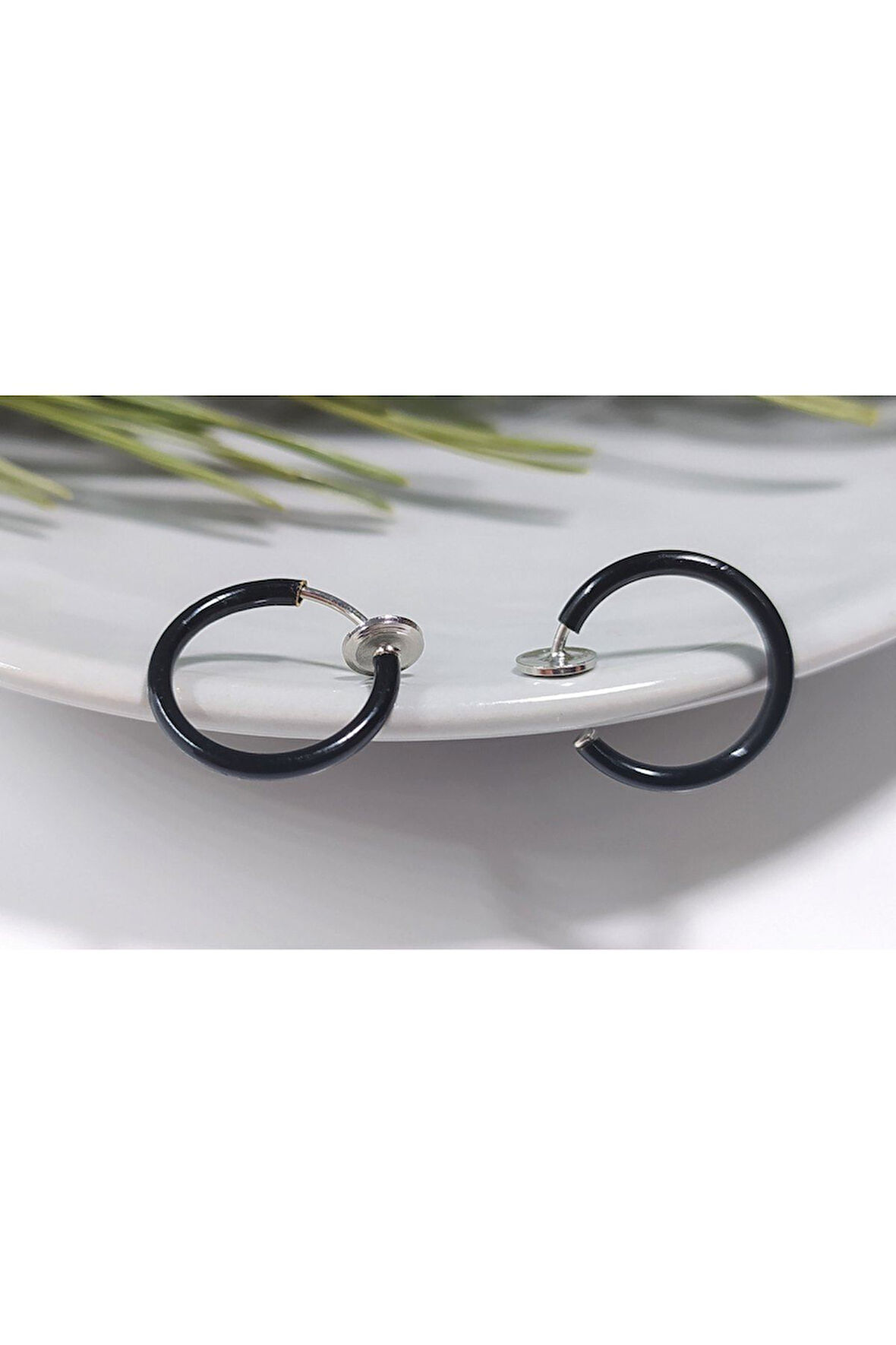Çelik Siyah Renk Yaylı Sıkıştırmalı Halka Küpe, Kararma Yapmaz, 2 Li Set, 12 Mm