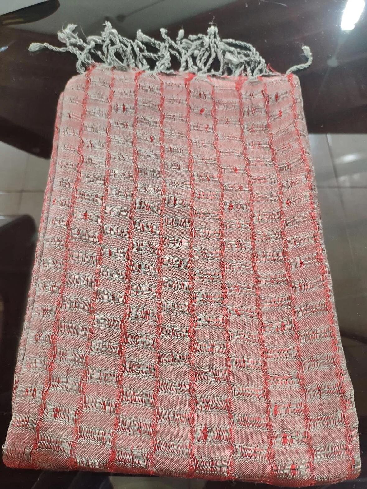 jakarlı kırmızı şal