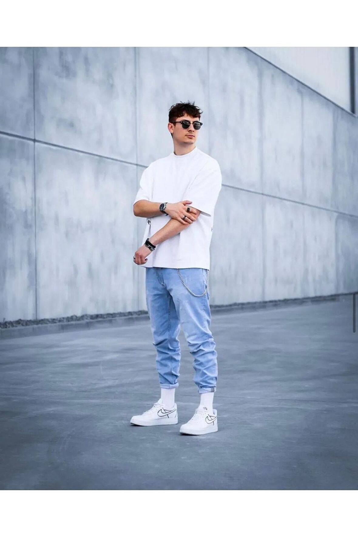 Beyaz Kenarlar Japonca Yazı Baskılı Oversize Tshirt