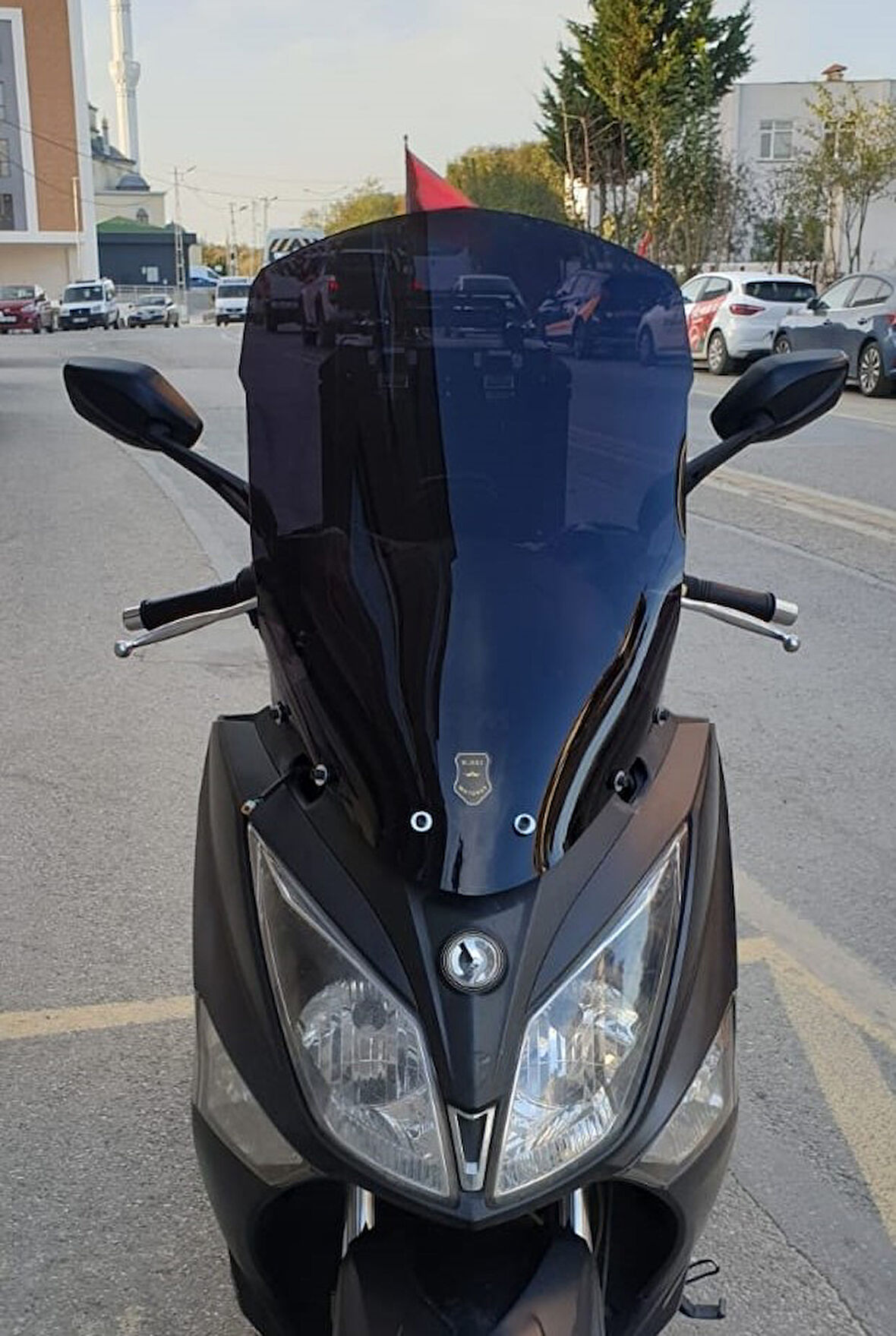 MOTOCAM SYM Joymax 250 İ Siperlik Ön Cam 2013-2016 Model 65cm siyah Renkli 4mm ORTA BOYLU