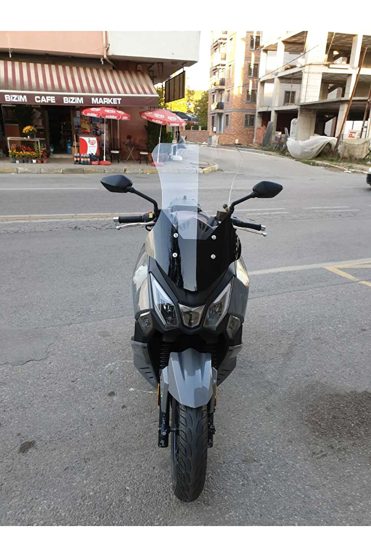 Sym Joyride 300 Siperlik Ön Cam 2023 2024 Model 65cm Şeffaf Renkli 4mm ORTA BOYLU CAM