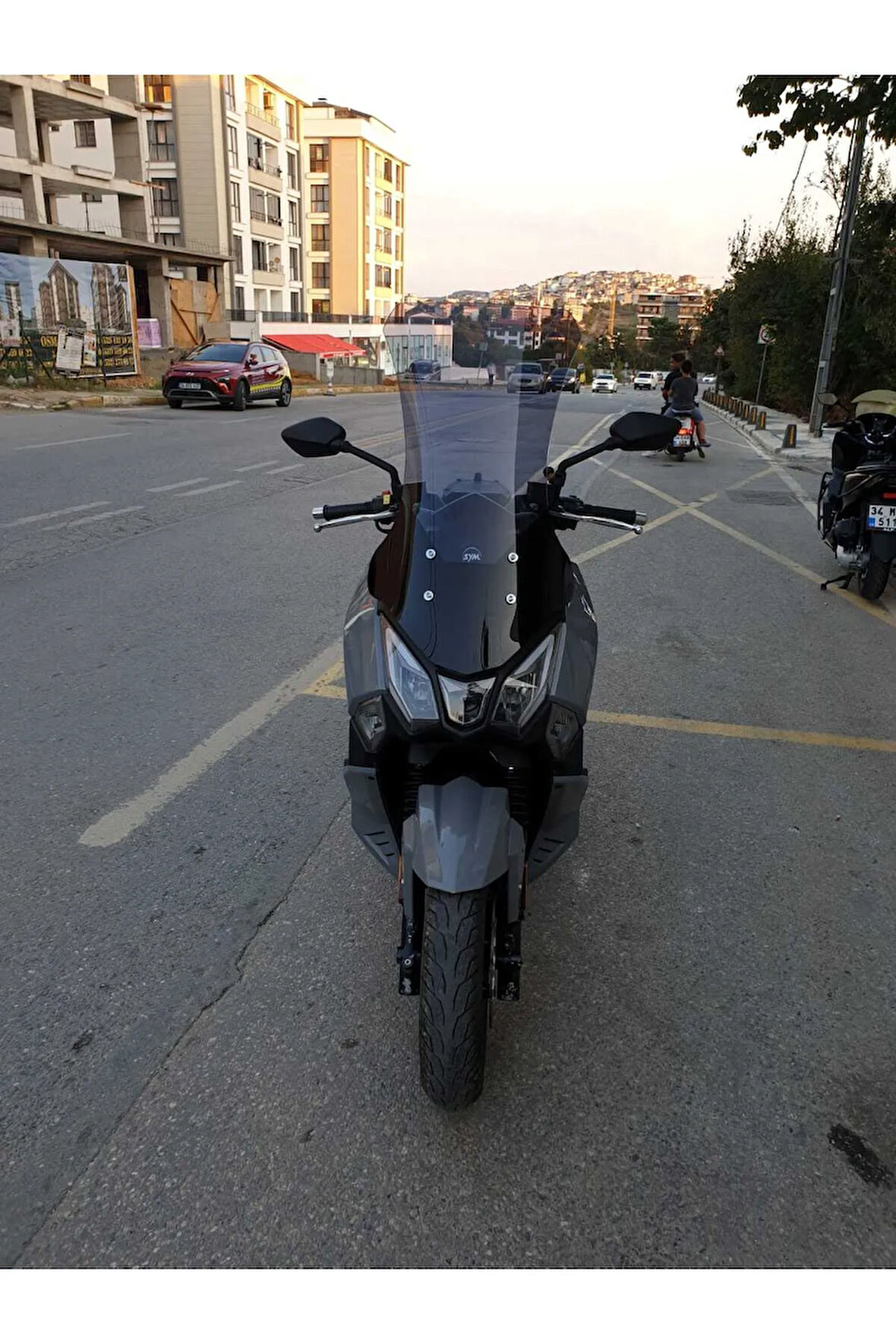 Sym Joyride 300 Siperlik Ön Cam 2023 2024 Model 75cm Açıkfüme Renkli 4mm UZUN CAM