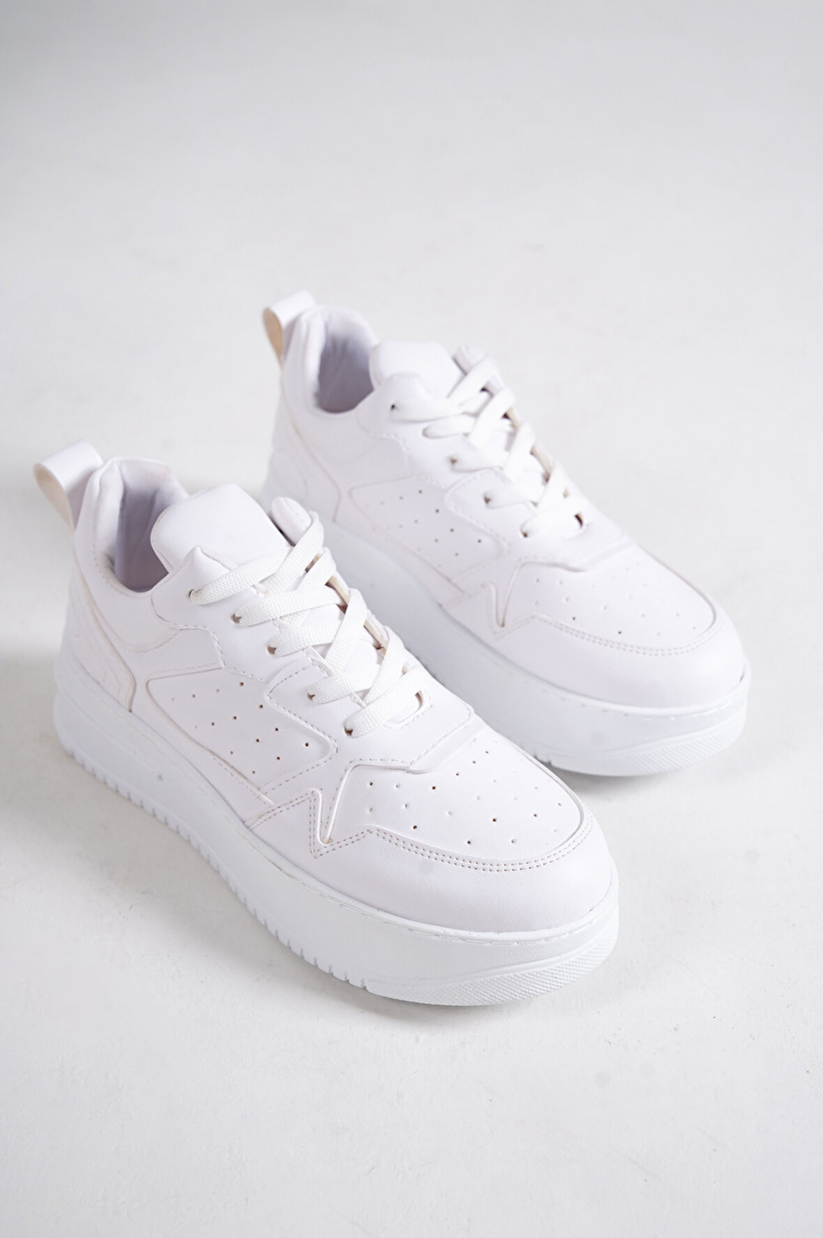 ALINA Bağcıklı Ortopedik Taban Kadın Sneaker Günlük Ayakkabı BT Kırık Beyaz