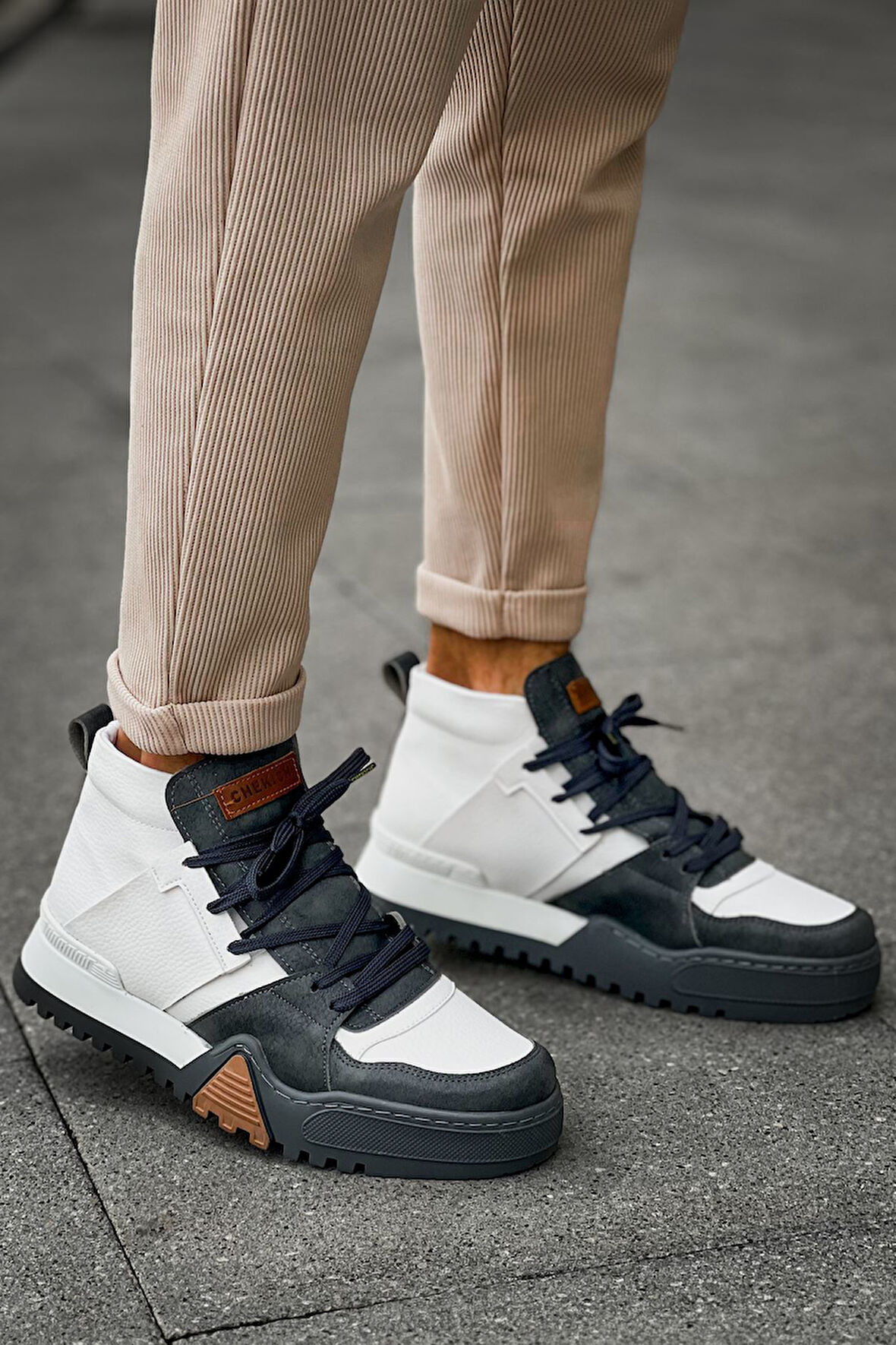 J057 Ghost Line Bağcıklı Ortopedik Taban Günlük Cilt Erkek Spor Bot CABT Antrasit/Beyaz