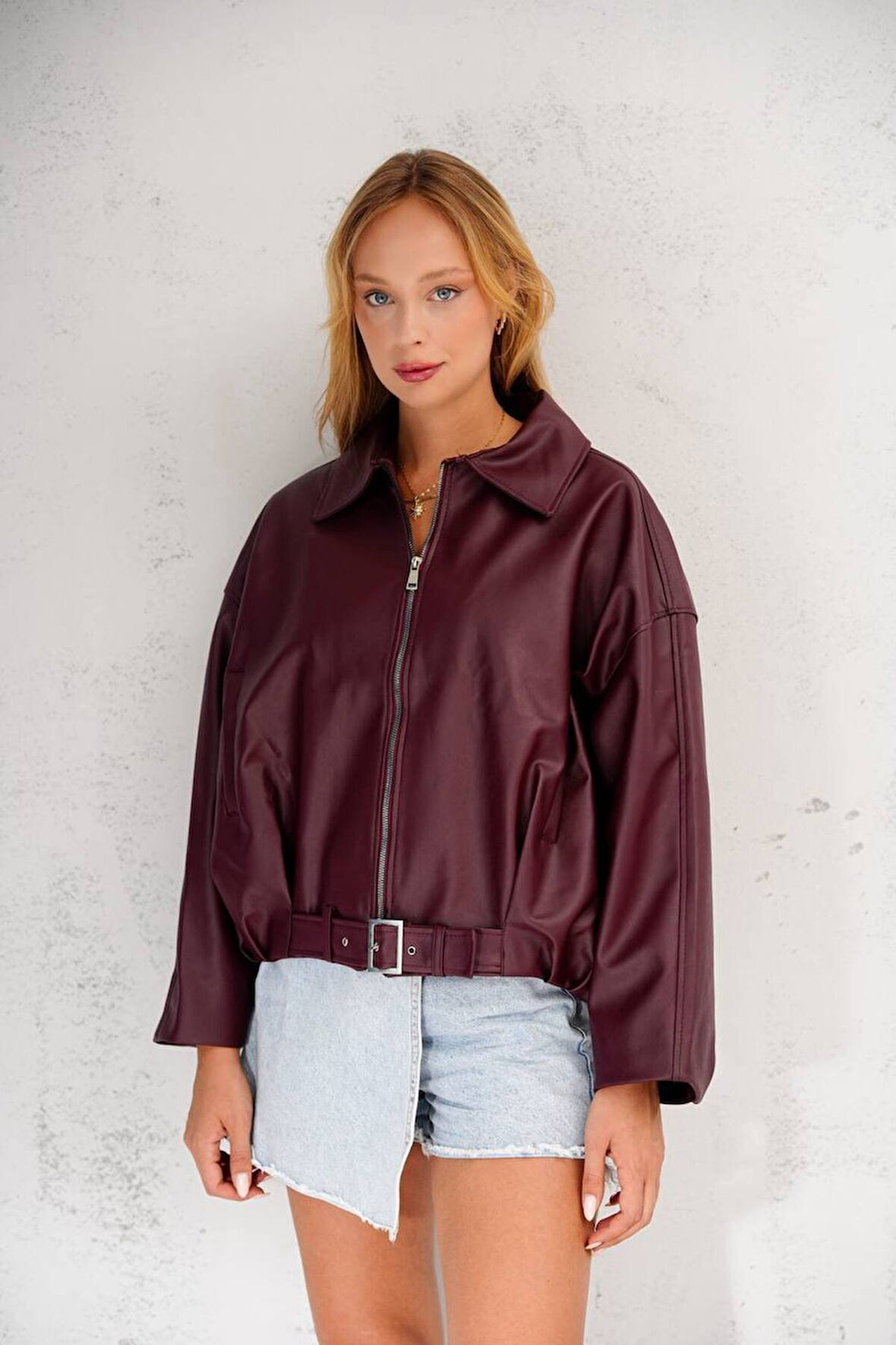 Kemer Detaylı Oversize Deri Ceket - Sezonun İkonu