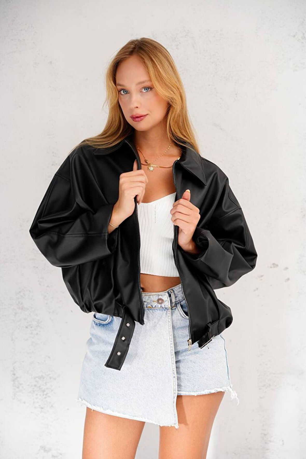 Kemer Detaylı Oversize Deri Ceket - Sezonun İkonu