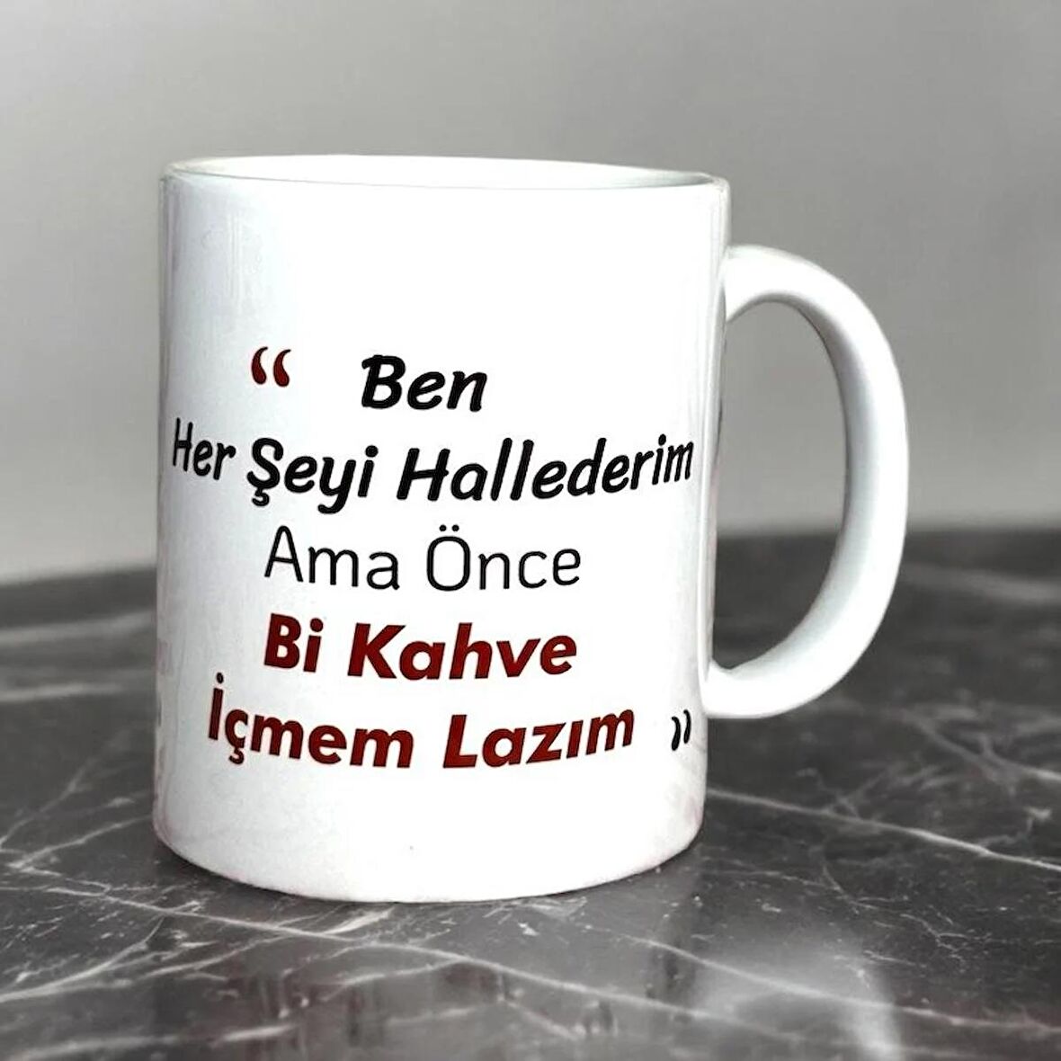 Ben Her Şeyi Hallederim Ama Önce Bi Kahve İçmem Lazım Yazılı Baskılı Kupa