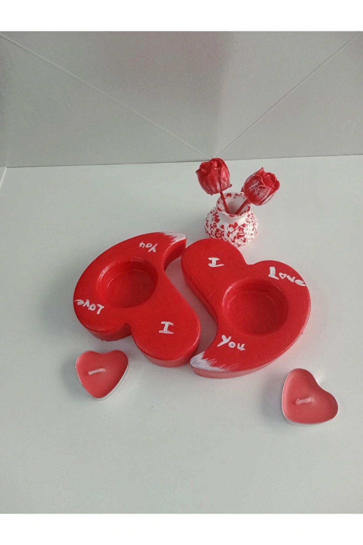 2 Kırmızı Renk Kalpli Mumluk Obje ve Minik Vazo (Süsler Dahil)