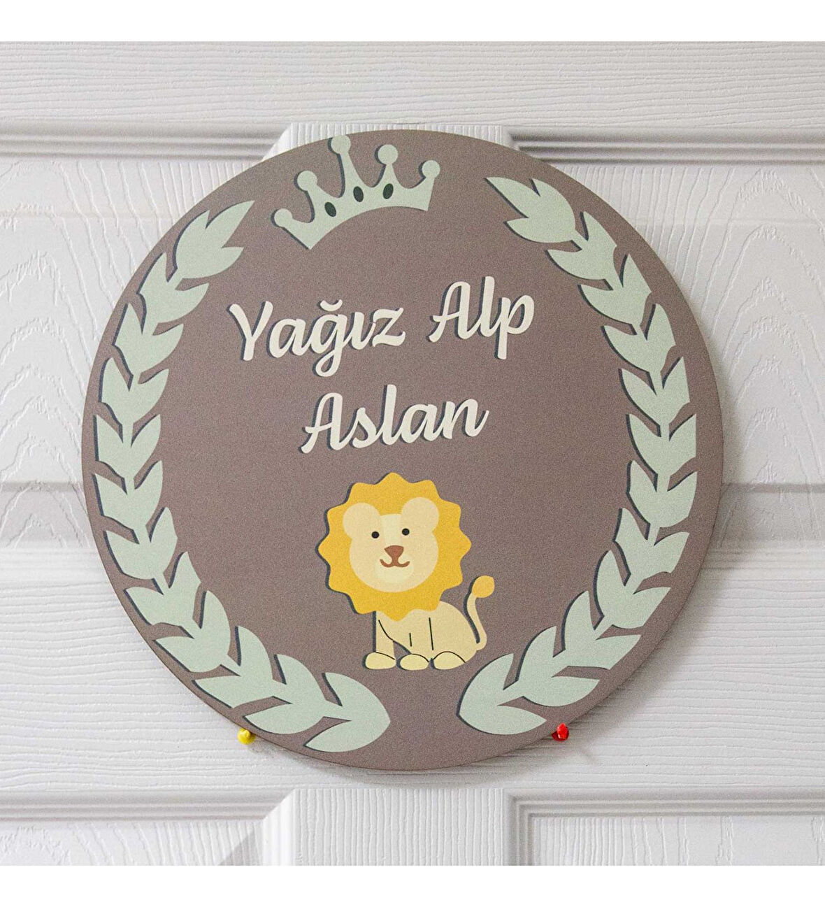Aslan Figürlü Bebek Ahşap Kapı Süsü